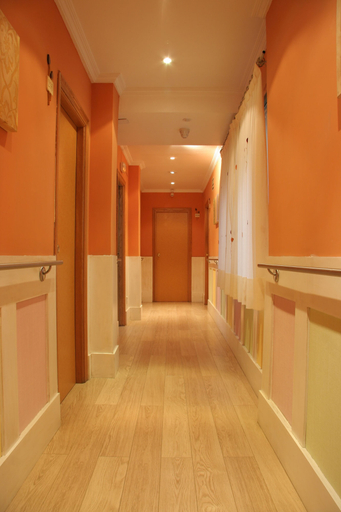 Others 5, Hostal Paris, Valladolid