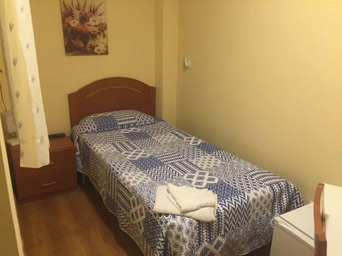 Bedroom 4, Hostal Becares, Palencia