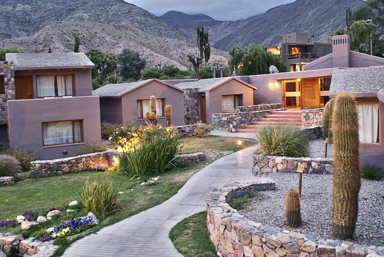 Exterior & Views
