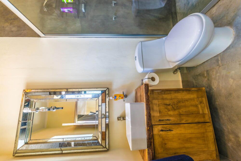 Bathroom 3, Casa Eugenia, Allende