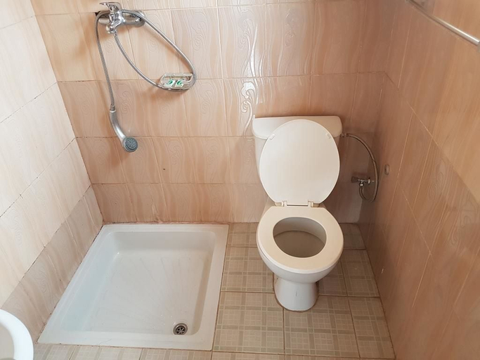 Bathroom 3, Mubwiza Courts, Gasabo