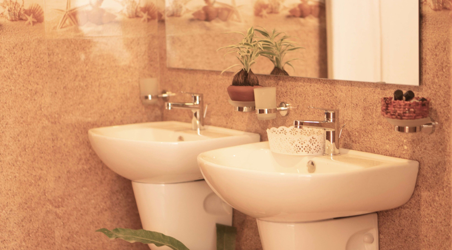 Bathroom 5, Bohemian Hostel - Negombo, Negombo