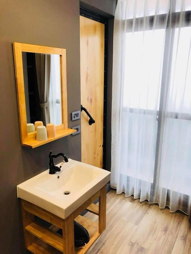 Bathroom 3, Lugang Back Inn, Changhua