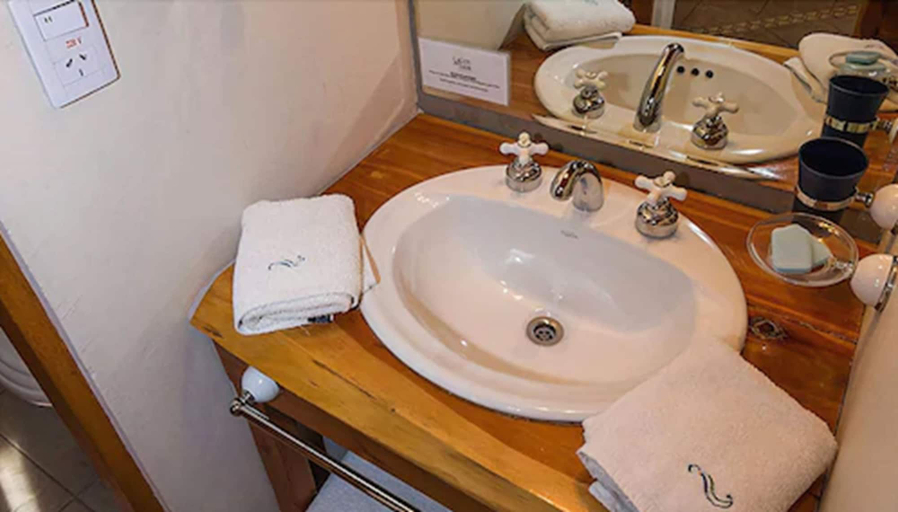 Bathroom 3, Lagos del Sur, Bariloche