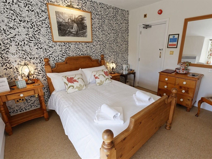 Bedroom 2, Rams Head Inn, Devon