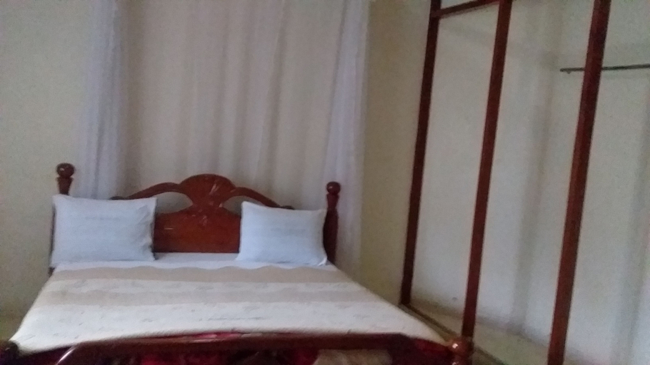 Bedroom 5, Trust White Hotel, Igara