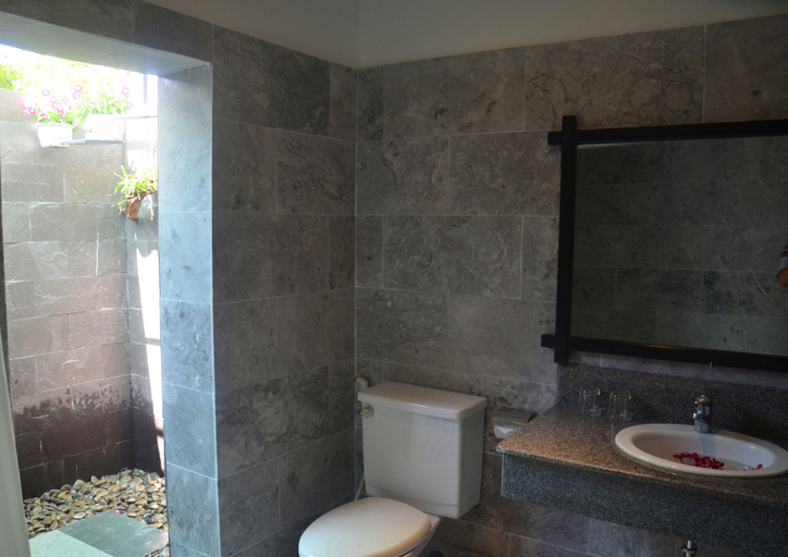 Bathroom 4, Hoi An Red Frangipani Villa, Da Nang