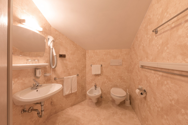 Bathroom 5, Berghotel Zum Zirm, Bolzano