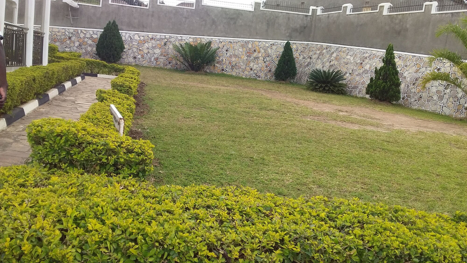 Others, Trust White Hotel, Igara