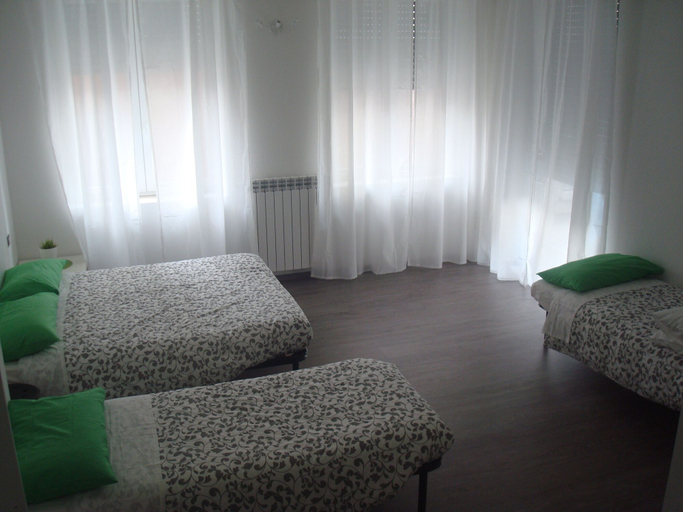 Bedroom 5, Green Bed Bergamo, Bergamo