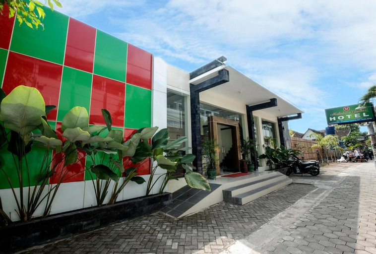 Exterior & Views 25