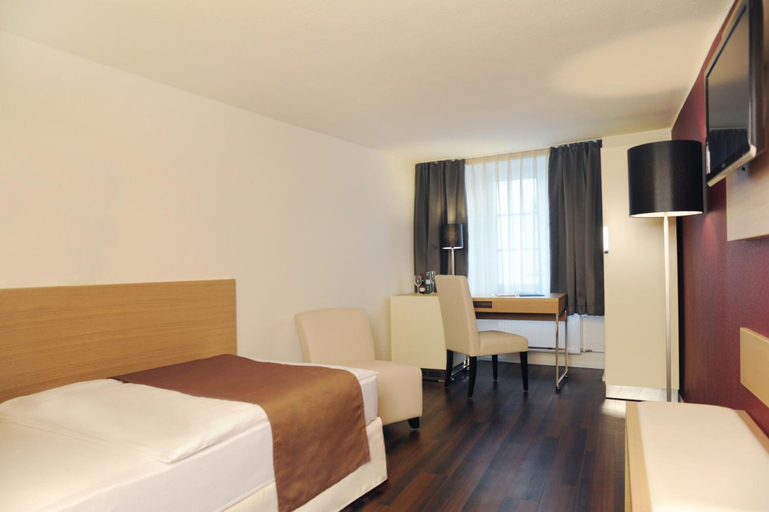 Bedroom 2, Hotel Goldener Knopf, Waldshut