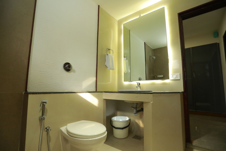 Bathroom 5, Hyde Park, Malappuram