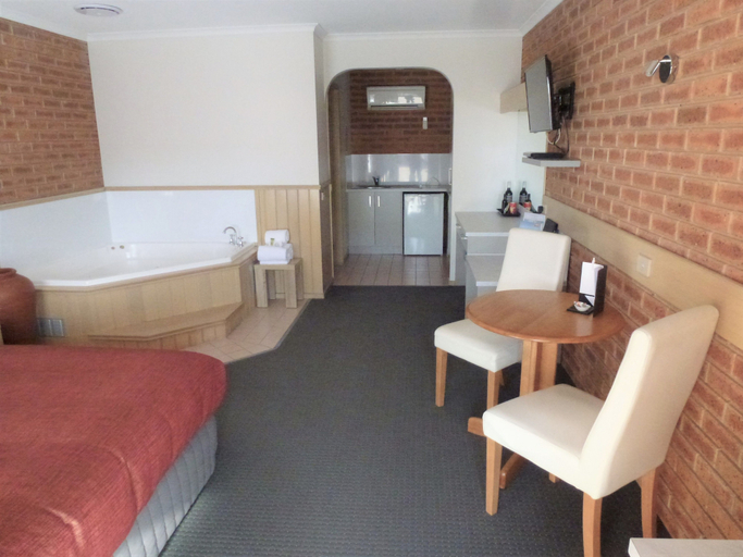 Others 5, Colonial Motor Inn Bairnsdale, E. Gippsland - Bairnsdale