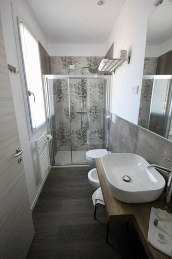 Bathroom 5, Pove 2.4 Hotel, Vicenza