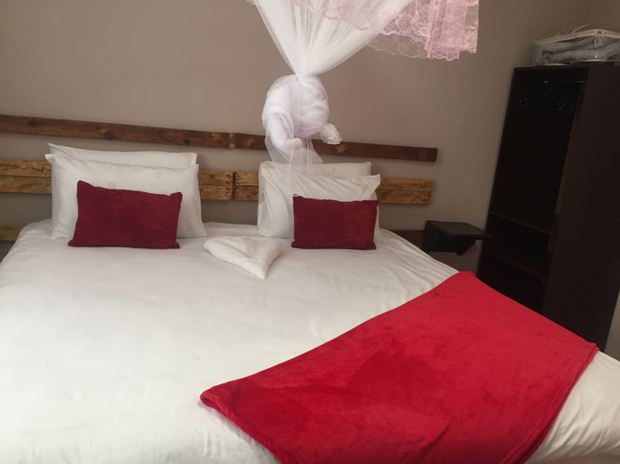 Bedroom 3, Chiloto Guest House, Chobe
