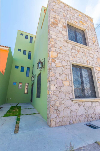 Exterior & Views