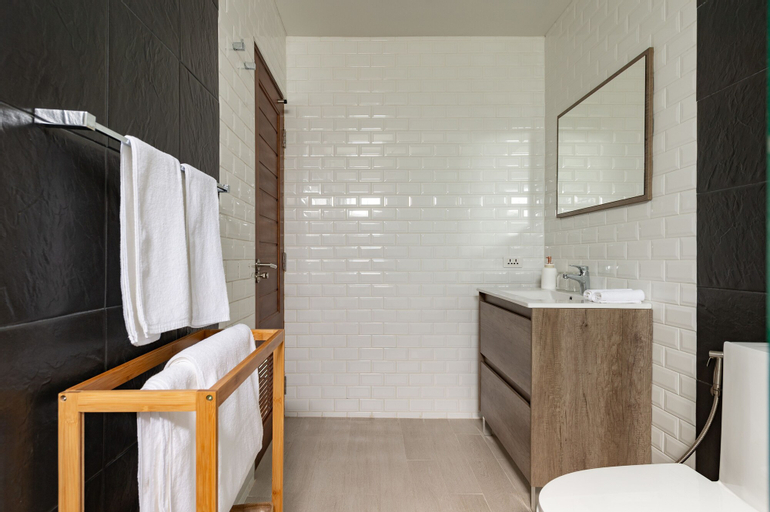 Bathroom 5, Maneeya Park Residence, Bang Na