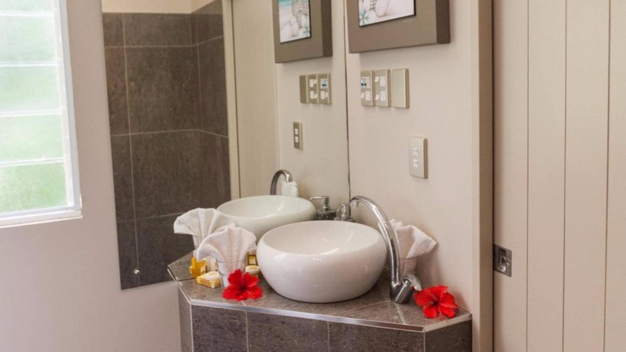 Bathroom 4, Ocean Spray Villas, Rorotonga
