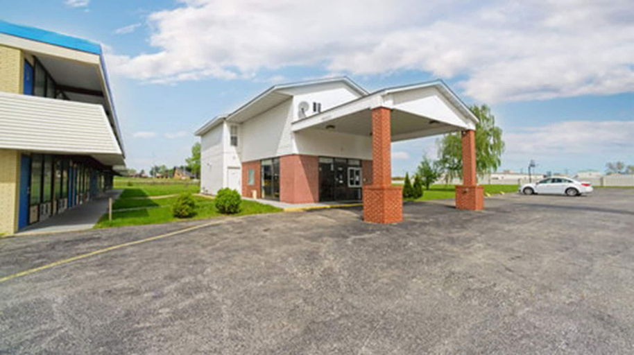 Exterior & Views 2, Loyalty Inn Maryville, Madison