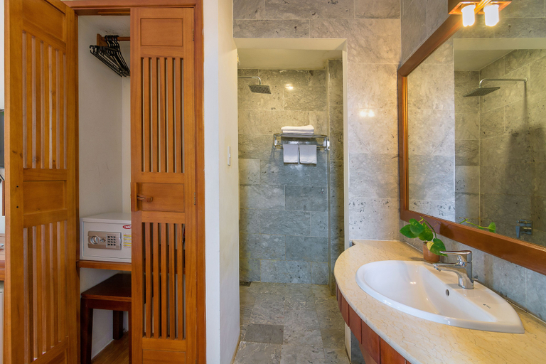 Bathroom 4, Riverside Oasis Villa, Da Nang