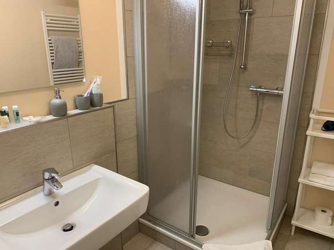 Bathroom 5, Hotel Restaurant Zum alten Postwagen, Ennepe-Ruhr-Kreis