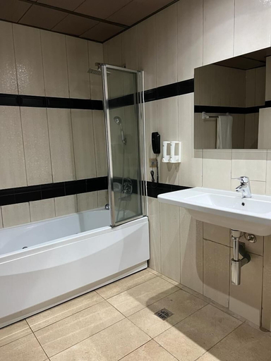 Bathroom 5, Hotel Franco, Mfoundi