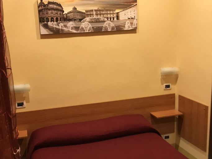 Bedroom 4, Albergo Parigi, Genova