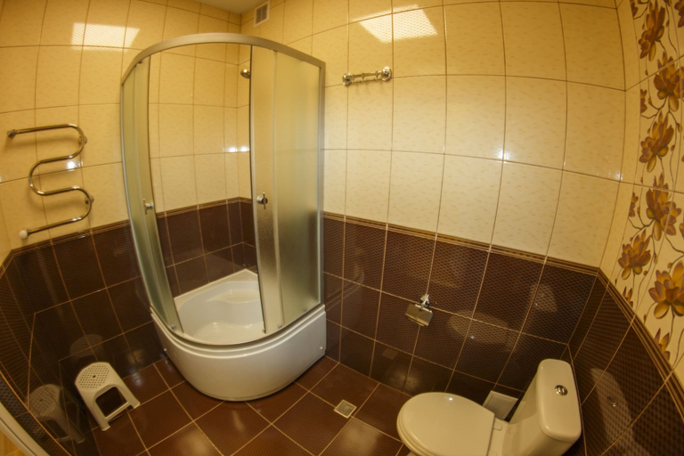 Bathroom 3, Hotel Cisar, L'vivs'ka
