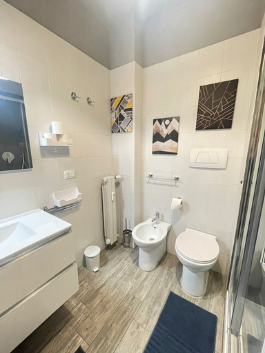 Bathroom 2, Casa Luciana, Torino