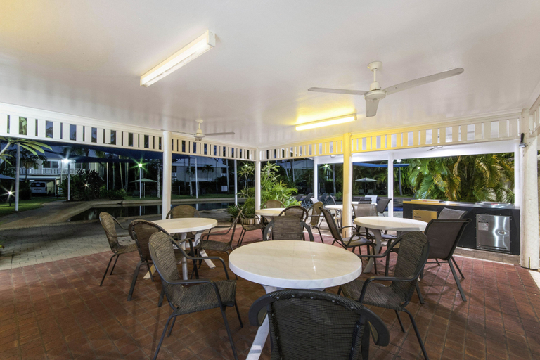 Food & Drinks, Nimrod Resort Apartments, Douglas