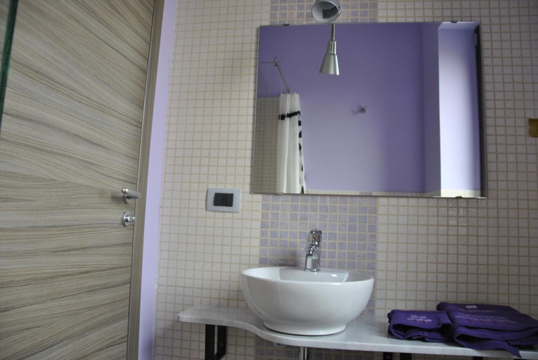 Bathroom 3, Casa Natia, Agrigento