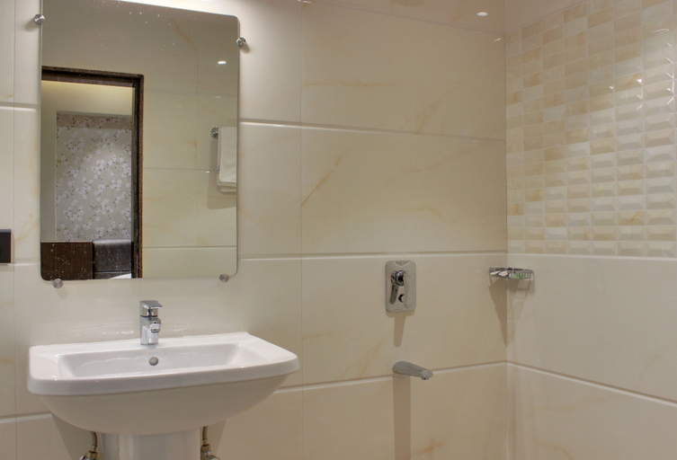 Bathroom 5, Regenta Inn Palacio De Goa, North Goa