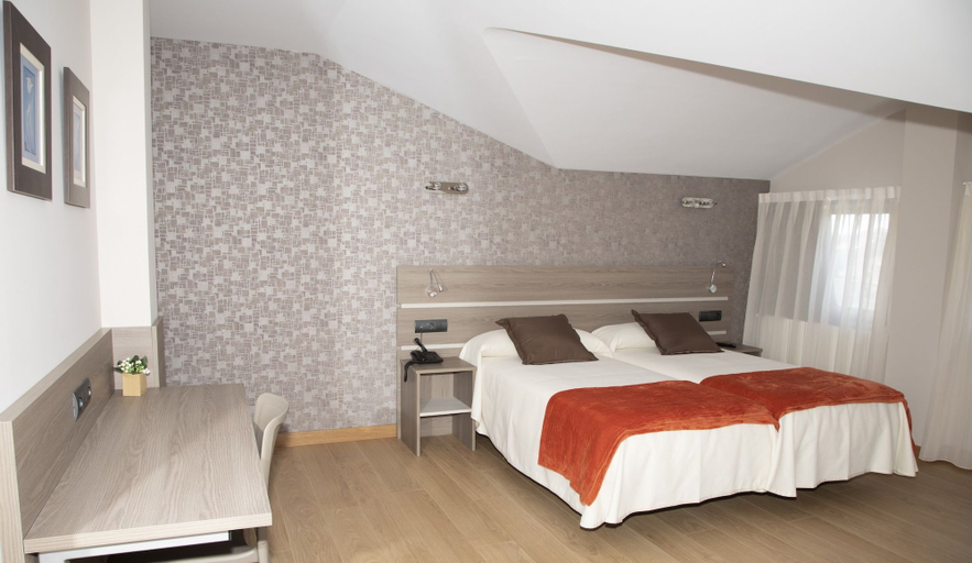 Bedroom 3, Hotel Mercedes, Cantabria