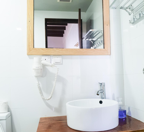 Bathroom 4, Thundi Sea View, Vaavu Atoll