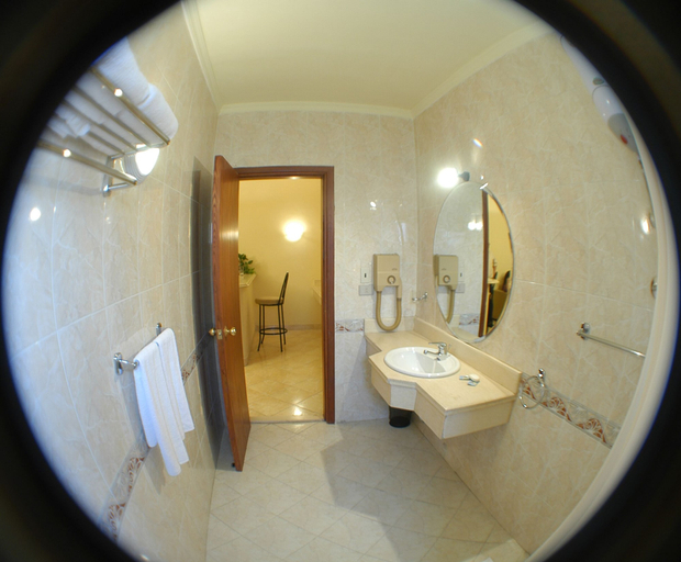Bathroom 4, Golden Carven Hotel, Heliopolis