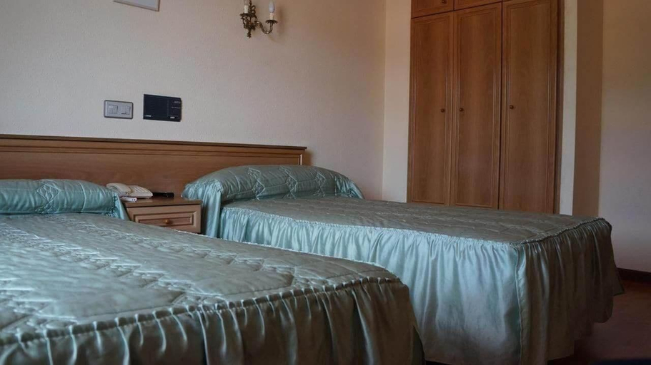 Bedroom 3, Hotel LARRY, A Coruña