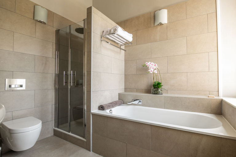 Bathroom 5, Chateau Terre Blanche, Aude
