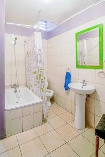 Bathroom 4, La Chimba Hostel, Santiago