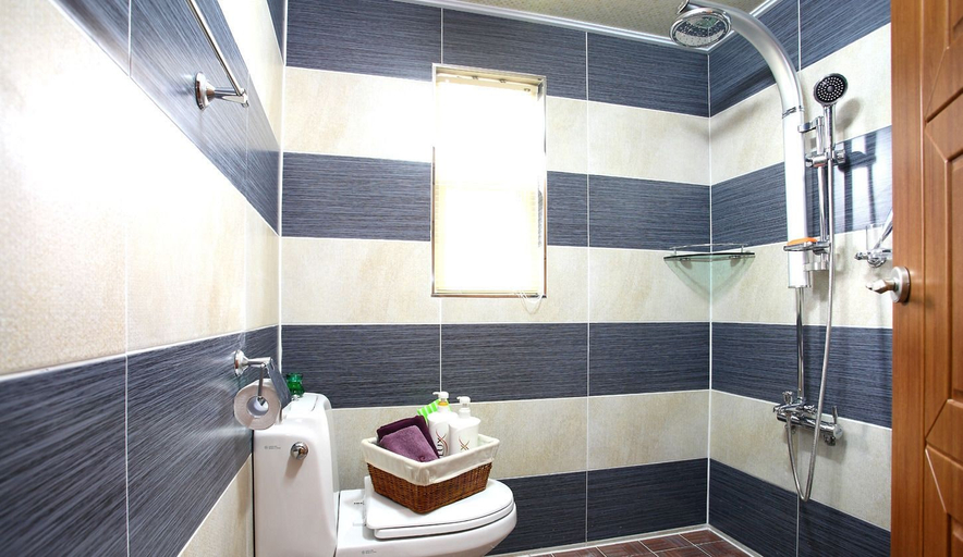 Bathroom 3, Bluesean Pension, Namhae