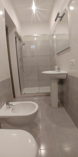 Bathroom 5, Easy Holiday, Rome