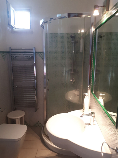 Bathroom 3, Limoni sul mare, Messina
