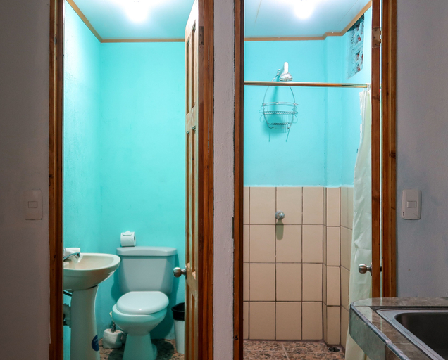 Bathroom 3, Hotel Hoja de Oro Corcovado, Golfito