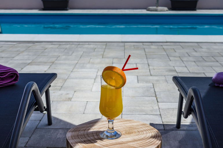 Food & Drinks, Villa Renata, Nin