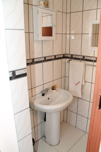 Bathroom 4, Memra Guest House, Uthukela