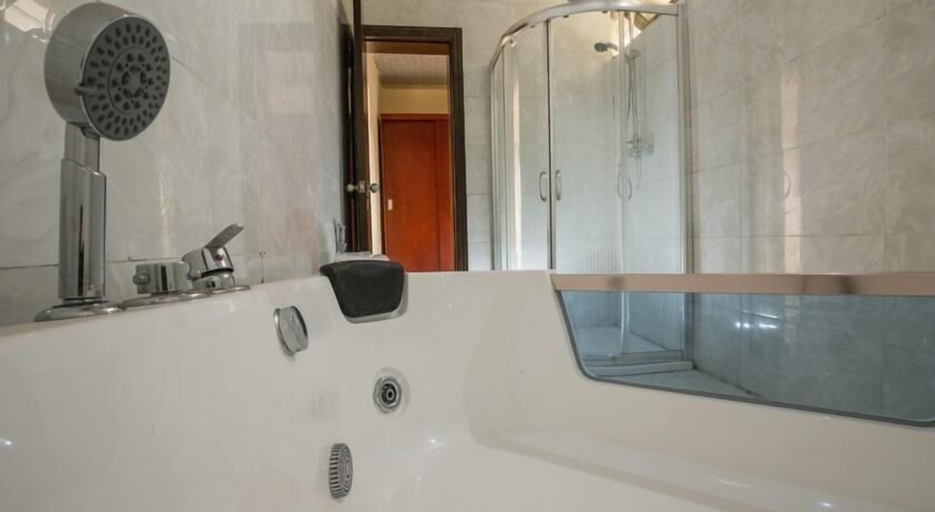 Bathroom 5, The Mosaic Hotel, Addis Abeba