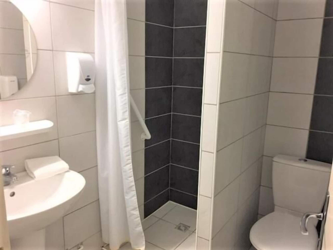 Bathroom 5, Hotel Galilée Windsor, Hautes-Pyrénées