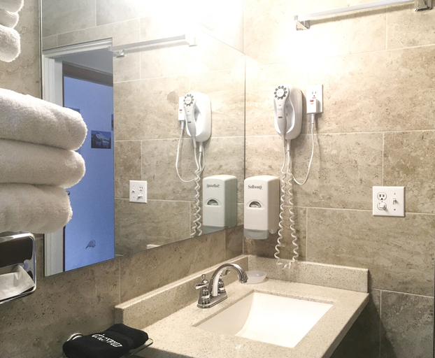 Bathroom 4, Tyrolean Lodge, Pitkin