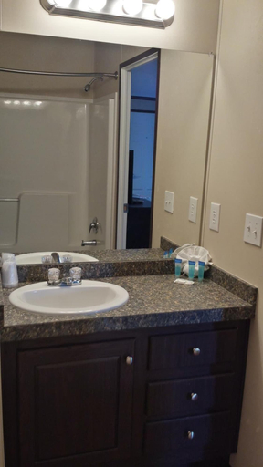 Bathroom 2, Instalodge Hotel And Suites, Karnes