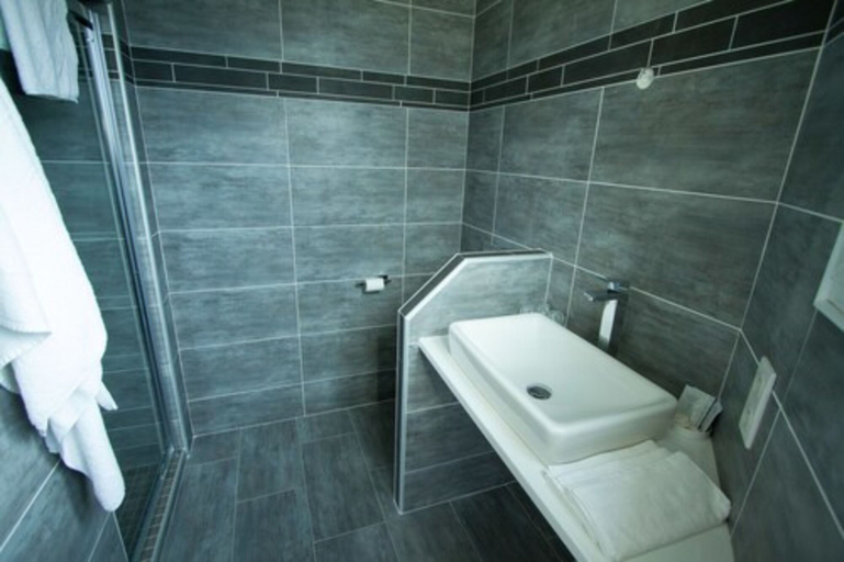 Bathroom 3, Hôtel La Santa, Haute-Corse